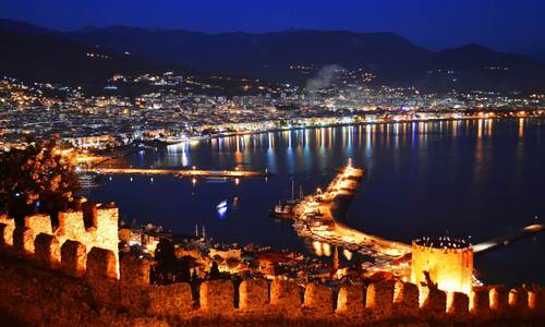 Ein unvergessliches Mittelmeerabenteuer mit der Burg von Alanya und dem Kleopatra-Strand